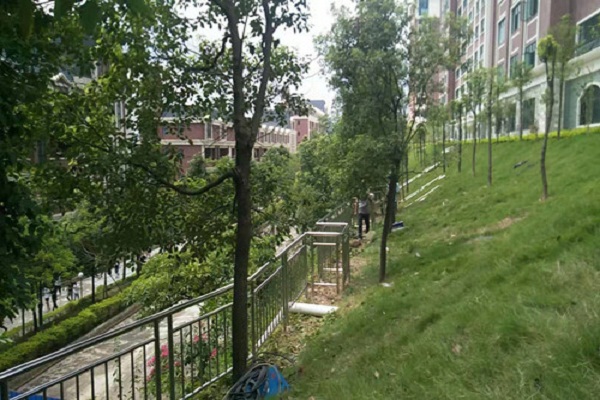 广州华立科技学院304不锈钢管护栏、围栏工程