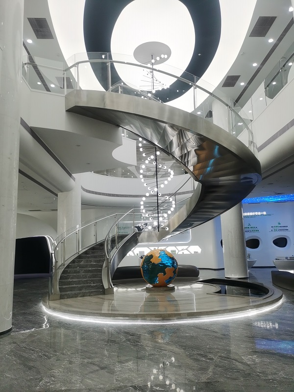 广州生物岛燃石医学院旋转楼梯玻璃护栏项目